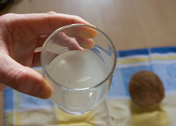 Kokoswasser im Glas
